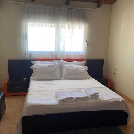 Lovely 2 Bedroom Apartment 티라나 외부 사진