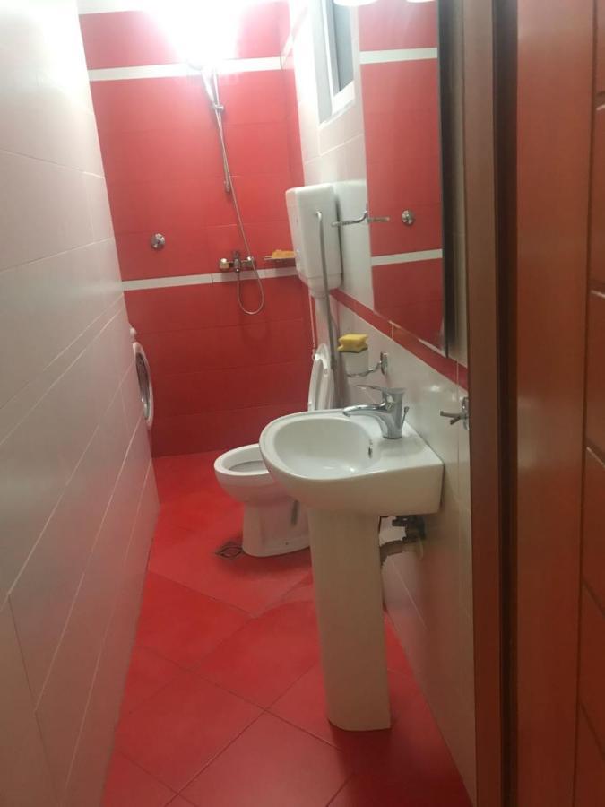 Lovely 2 Bedroom Apartment 티라나 외부 사진