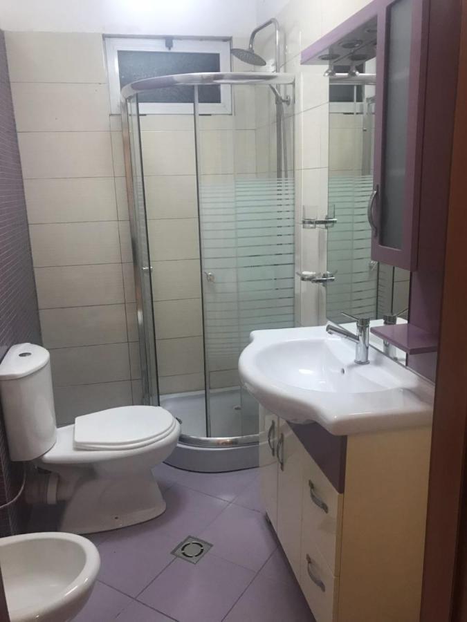 Lovely 2 Bedroom Apartment 티라나 외부 사진