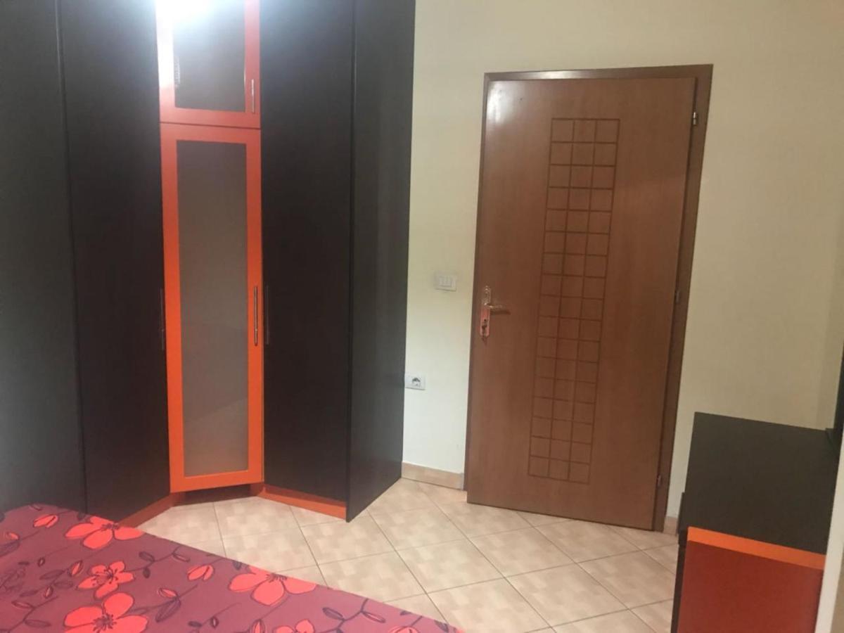 Lovely 2 Bedroom Apartment 티라나 외부 사진