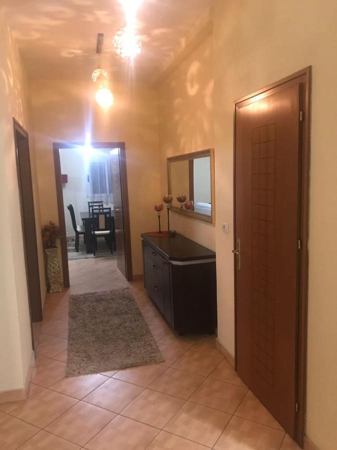 Lovely 2 Bedroom Apartment 티라나 외부 사진